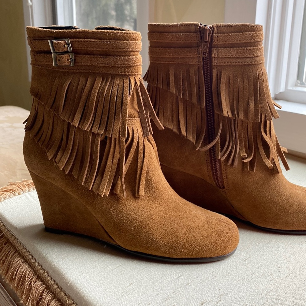 Aerosoles dark tan suede booties 5 1/2